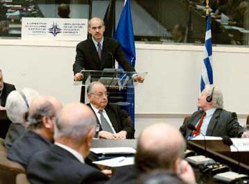 Η τρομοκρατία στο επίκεντρο συμποσίου με τη συμμετοχή πολιτικών και διπλωματών