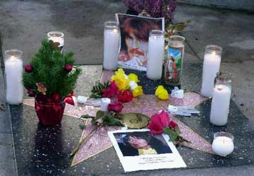 Οι δύο εν ζωή Μπιτλς αποχαιρετούν τον «καλύτερο φίλο» και το «μικρό αδελφό»