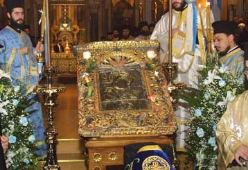 Κοσμοσυρροή στη Μητρόπολη για την Παναγία Χοζοβιώτισσα
