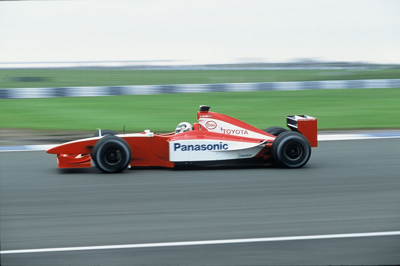 Διά χειρός Gustav Brunner το μονοθέσιο της Toyota για το 2002