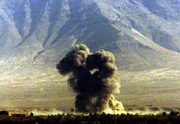 Το αεροδρόμιο της Κανταχάρ στο επίκεντρο των χερσαίων και αεροπορικών επιθέσεων