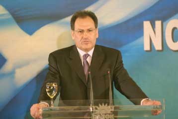 Οι αντίπαλοί μας είναι εκτός κόμματος, επισήμανε ο γραμματέας της ΚΕ του ΠΑΣΟΚ