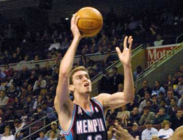 Ο Ισπανός Πο Γκασόλ βασικός συντελεστής της νίκης των Grizzlies μέσα στη Φιλαδέλφεια