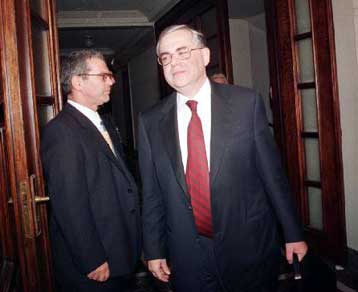 Θετικά σχόλια στην έκθεση της ΤτΕ με υποσημείωση το μεγάλο βαθμό αβεβαιότητας