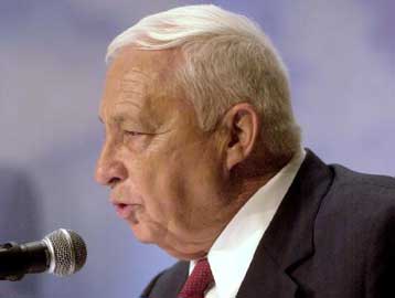 Αντίδραση «με όλα τα μέσα» υπόσχεται ο Σαρόν στον Αραφάτ