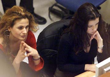 Σύνταξη στα 65 και για τις γυναίκες «ετοιμάζει» η κυβέρνηση