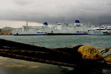 Απαγόρευση απόπλου από Πειραιά και Ραφήνα για τέταρτη ημέρα