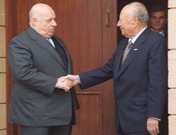 Την έναρξη απ ευθείας συνομιλιών για το Κυπριακό αποφάσισαν Κληρίδης και Ντενκτάς