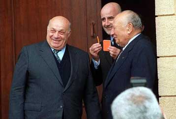 O Κληρίδης αποδέχτηκε πρόσκληση για γεύμα στην κατοικία του Ντενκτάς