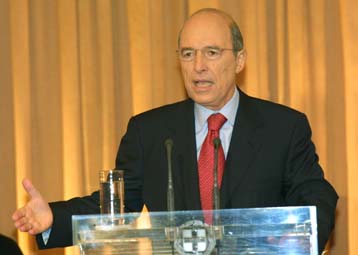 Μέχρι το 2004 η Ελλάδα θα είναι πιο ισχυρή διεθνώς, εκτίμησε ο πρωθυπουργός