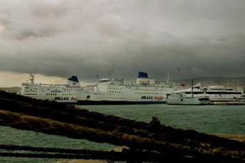 Επιτράπηκε ο απόπλους από τα λιμάνια του Πειραιά και της Ραφήνας