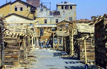 Ένα χωριό στην Κερκίνη έστησε ο Θ.Αγγελόπουλος για την ταινία «Το Λιβάδι που Δακρύζει»