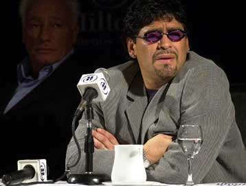 Ο Μαραντόνα έθεσε εαυτόν στη διάθεση της Μπόκα Τζούνιορς