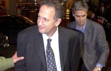 Σκανδαλίδης και Καραμανλής διασταύρωσαν τα ξίφη τους στο συνέδριο της ΕΝΑΕ