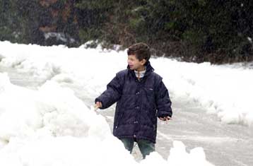 Τσουχτερό κρύο και χιόνια στην πρωτεύουσα το Σαββατοκύριακο