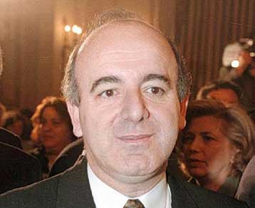 Με κατάσχεση 8.300 ακινήτων απειλεί η Εφορία