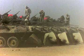 Αμερικανοί πεζοναύτες αναπτύσσονται στην Καμπούλ και την Κανταχάρ