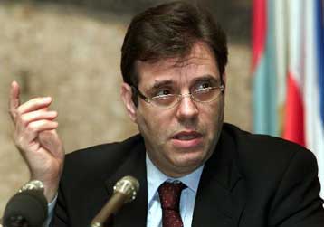 Με πολιτική κρίση απειλείται το Βελιγράδι