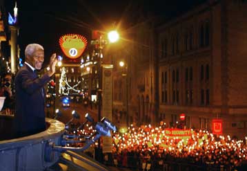 Απονεμήθηκε το Νόμπελ Ειρήνης στα Ηνωμένα Έθνη και το Γενικό Γραμματέα τους