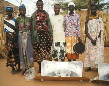 Οι φτωχές γυναίκες της Κένυας παρουσιάζουν τις άσχημες συνθήκες ζωής τους