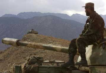 Εάλω η Τόρα Μπόρα, δηλώνει Αφγανός πολέμαρχος – Κλοιός στην Αλ Κάιντα στην Κανταχάρ