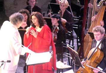 Η Μαρία Φαραντούρη τραγουδά Μίκη Θεοδωράκη