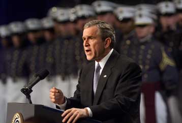 Στηρίζουν Μπους οι Αμερικανοί – Επιφυλακτικοί για τα στρατοδικεία