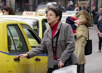 Στις 265 δραχμές (0,78 ευρώ) το δώρο των εορτών για τους οδηγούς ταξί