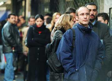 Αυξήθηκε και το Νοέμβριο ο αριθμός των ανέργων στη Βρετανία