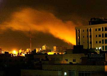 Διακόπτει τις σχέσεις με τον Αραφάτ το Ισραήλ – Επιθέσεις σε Γάζα και Δυτική Όχθη