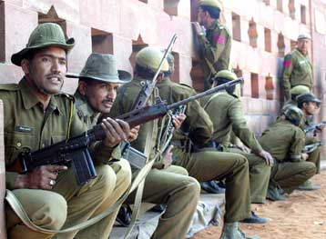 Ανταλλαγή πυρών στη Βουλή της Ινδίας με τουλάχιστον δέκα νεκρούς