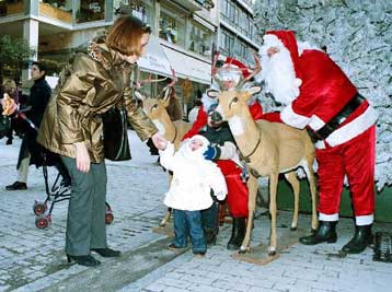 Από την Πέμπτη το εορταστικό ωράριο των καταστημάτων