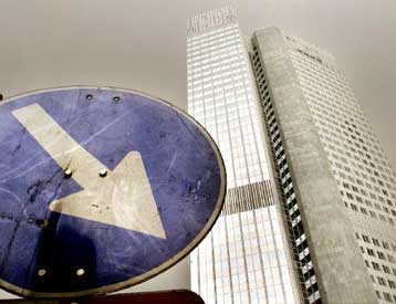 Χαμηλότερους ρυθμούς ανάπτυξης στην ευρωζώνη προβλέπει η ΕΚΤ