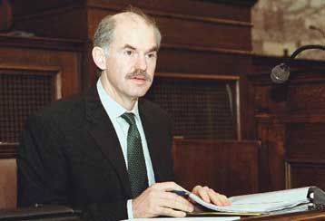 Βέτο για τον ευρωστρατό, εάν η απόφαση δεν μας κατοχυρώνει, δηλώνει ο Παπανδρέου