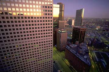 Οι… ουρανοξύστες στο στόχαστρο του πρίγκιπα Καρόλου