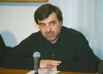 Στάση εργασίας της ΑΔΕΔΥ τη Δευτέρα για τις αυξήσεις στο Δημόσιο το 2002