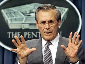 Ο Ράμσφελντ διαβεβαιώνει ότι οι ΗΠΑ δεν θέλουν να σκοτώσουν τους ηγέτες της Αλ Κάιντα