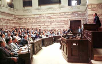 Δυσαρεστημένοι οι εκπρόσωποι των παραγωγικών τάξεων για τον προϋπολογισμό του 2002