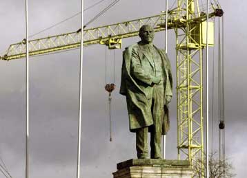 Αφαντο το άγαλμα του Λένιν, βάρους ενός τόνου, από πόλη της Βουλγαρίας