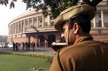 Σε ισλαμιστική οργάνωση του Πακιστάν αποδίδει τη χθεσινή επίθεση στη Βουλή η Ινδία