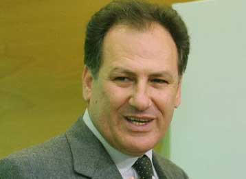 Λαλιώτης κατά Καραμανλή για τα… «προσωπεία» του δεύτερου