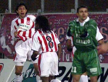 Δια πυρός και σιδήρου ο Ολυμπιακός 3-2 τον Ακράτητο, ισοπαλία για τον Ηρακλή