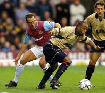 Επιτέλους νίκη για τη Μάντσεστερ, ισοπαλία για την Αρσεναλ