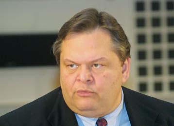 Πρόεδρος και ηγεσία του ΠΑΣΟΚ να εκλέγονται από τη βάση, ζητά ο Ευ.Βενιζέλος