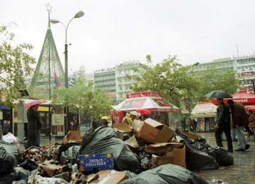 Για το αν θα συνεχίσουν την απεργία αποφασίζουν οι εργαζόμενοι στη καθαριότητα