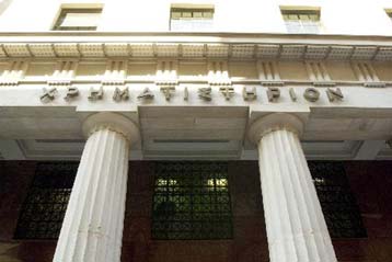 Με μικρά κέρδη για το γενικό δείκτη τιμών άνοιξε τη Δευτέρα η Σοφοκλέους