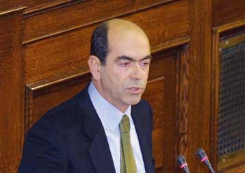 Ξεκίνησε η συζήτηση στη Βουλή για τον προϋπολογισμό του 2002