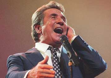 Πέθανε ο Γάλλος τραγουδιστής Ζιλμπέρ Μπεκό