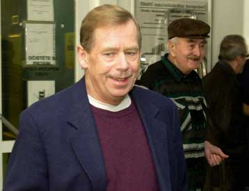 Από πνευμονία πάσχει ο Βάτσλαβ Χάβελ, σύμφωνα με το θεράποντα ιατρό του