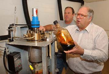 Μείγμα ντίζελ και… κοπριάς από κοτόπουλα η κινητήρια δύναμη του μέλλοντος